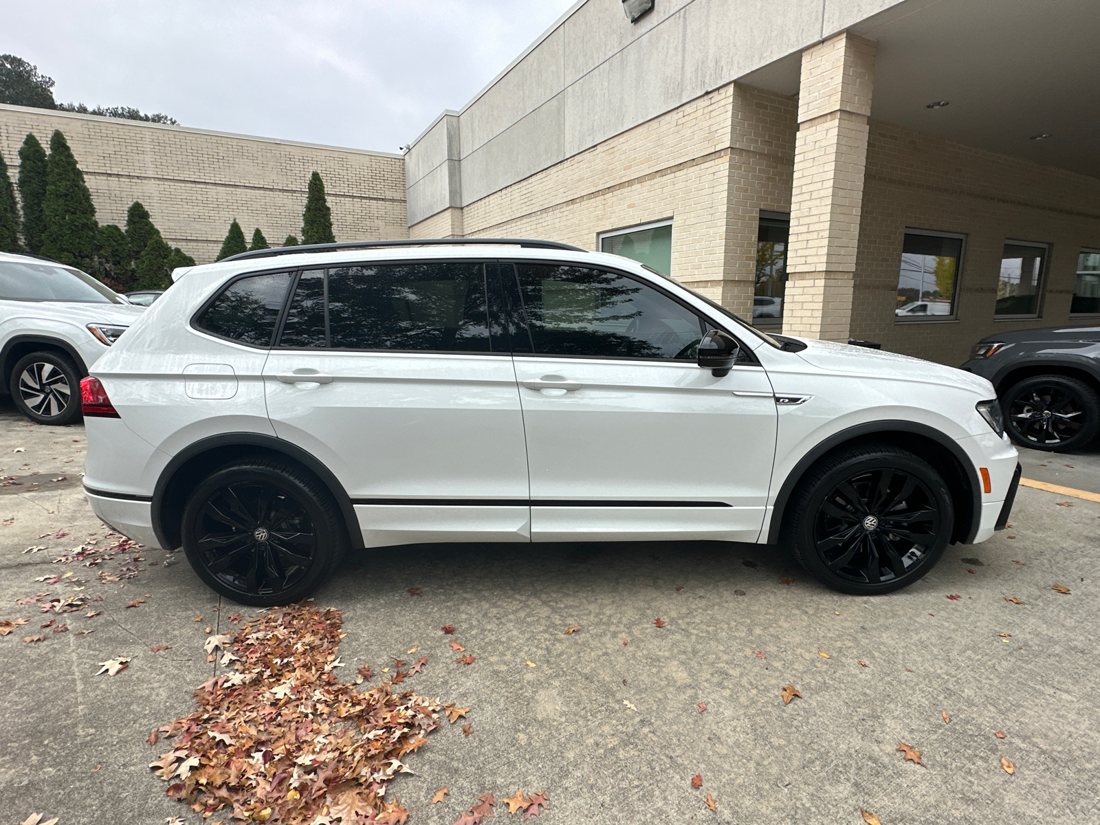 2021 Volkswagen Tiguan 2.0T SE R-Line Black 8