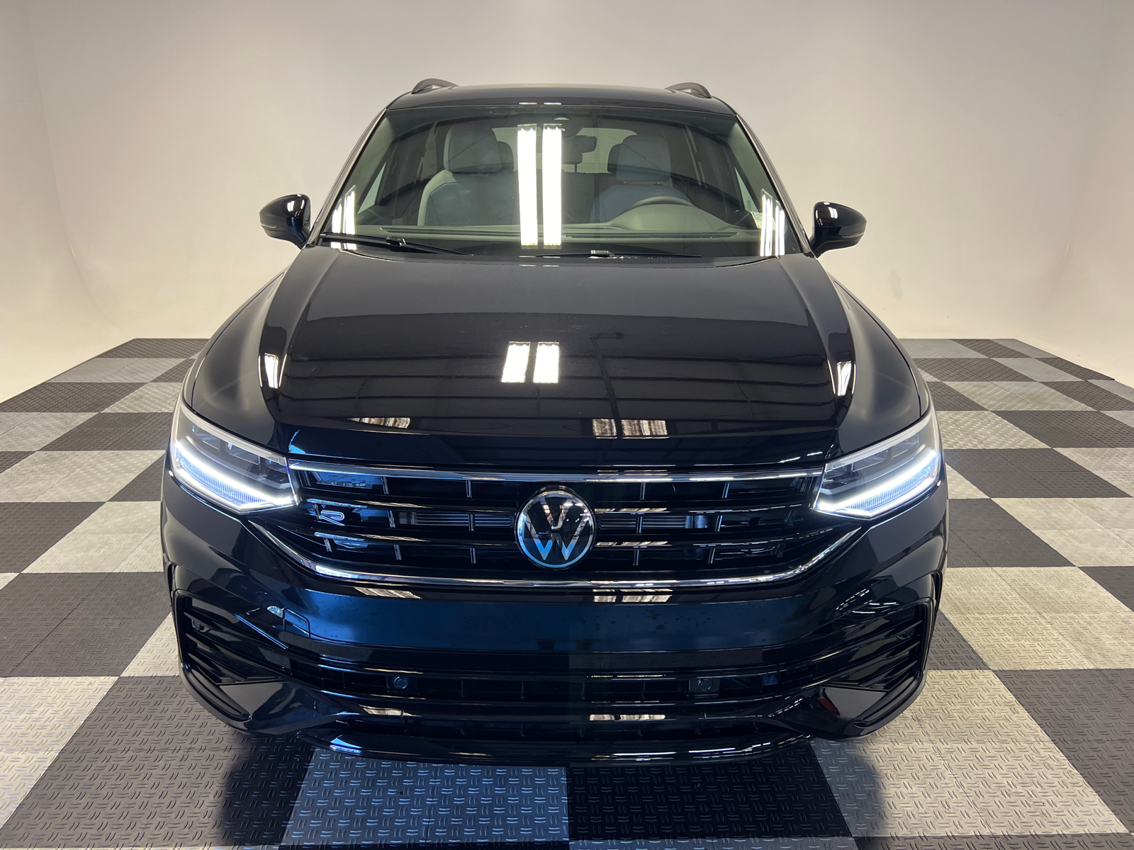 2024 Volkswagen Tiguan 2.0T SE R-Line Black 2