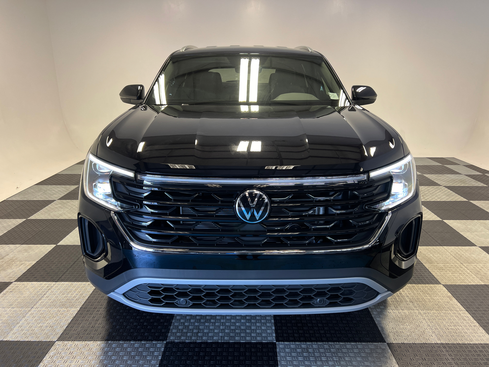 2024 Volkswagen Atlas Cross Sport SE 2