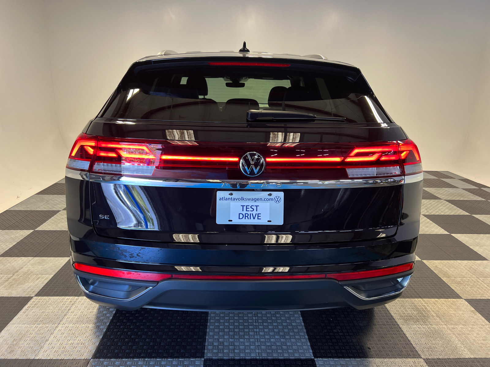 2024 Volkswagen Atlas Cross Sport SE 4