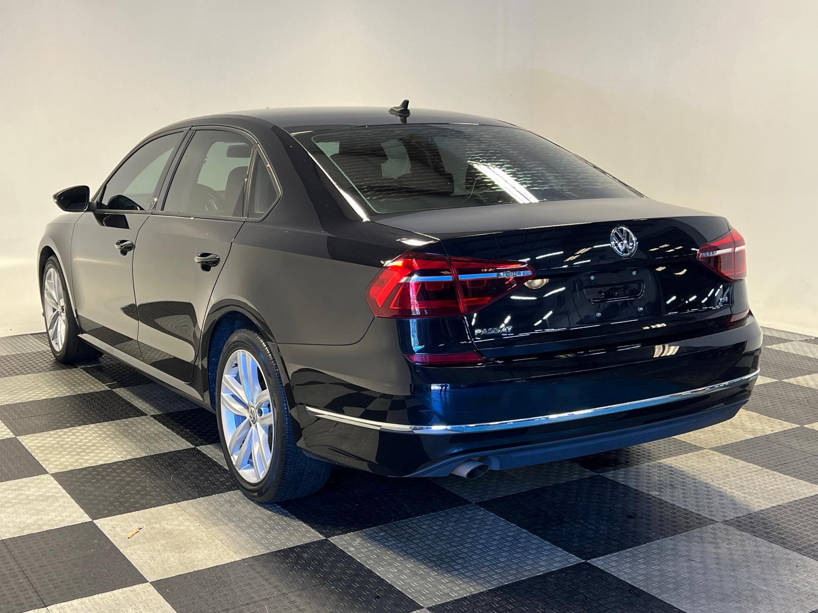 2019 Volkswagen Passat 2.0T Wolfsburg 4