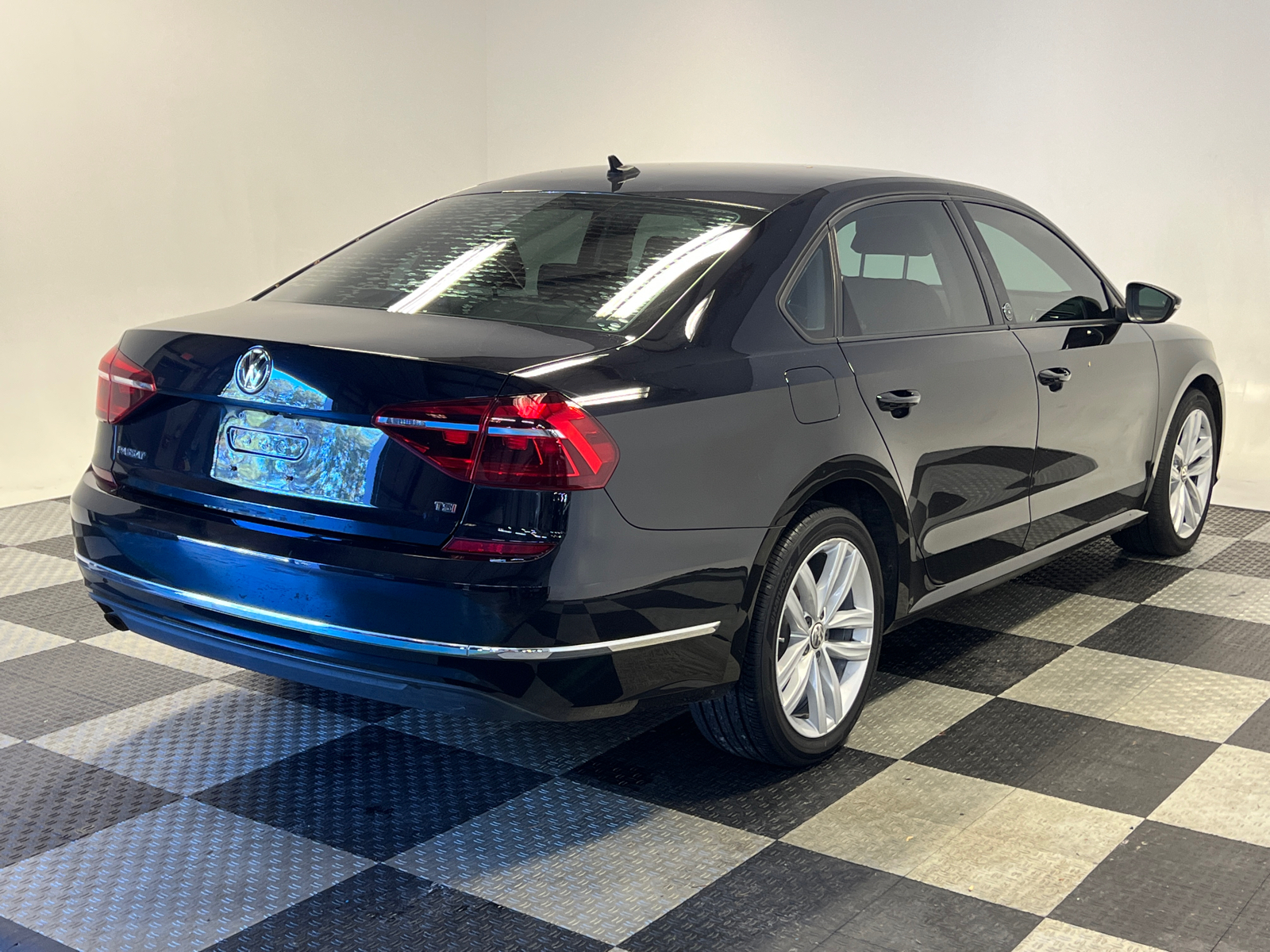 2019 Volkswagen Passat 2.0T Wolfsburg 6