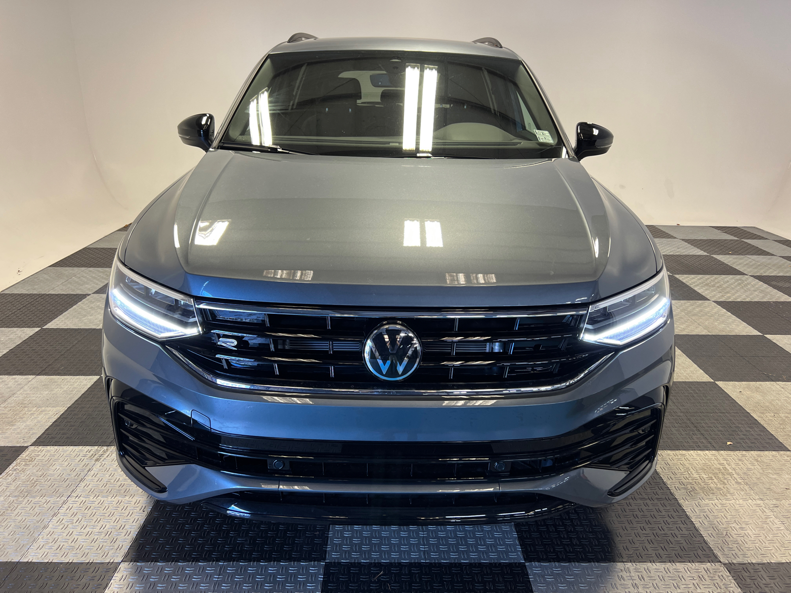 2024 Volkswagen Tiguan 2.0T SE R-Line Black 2