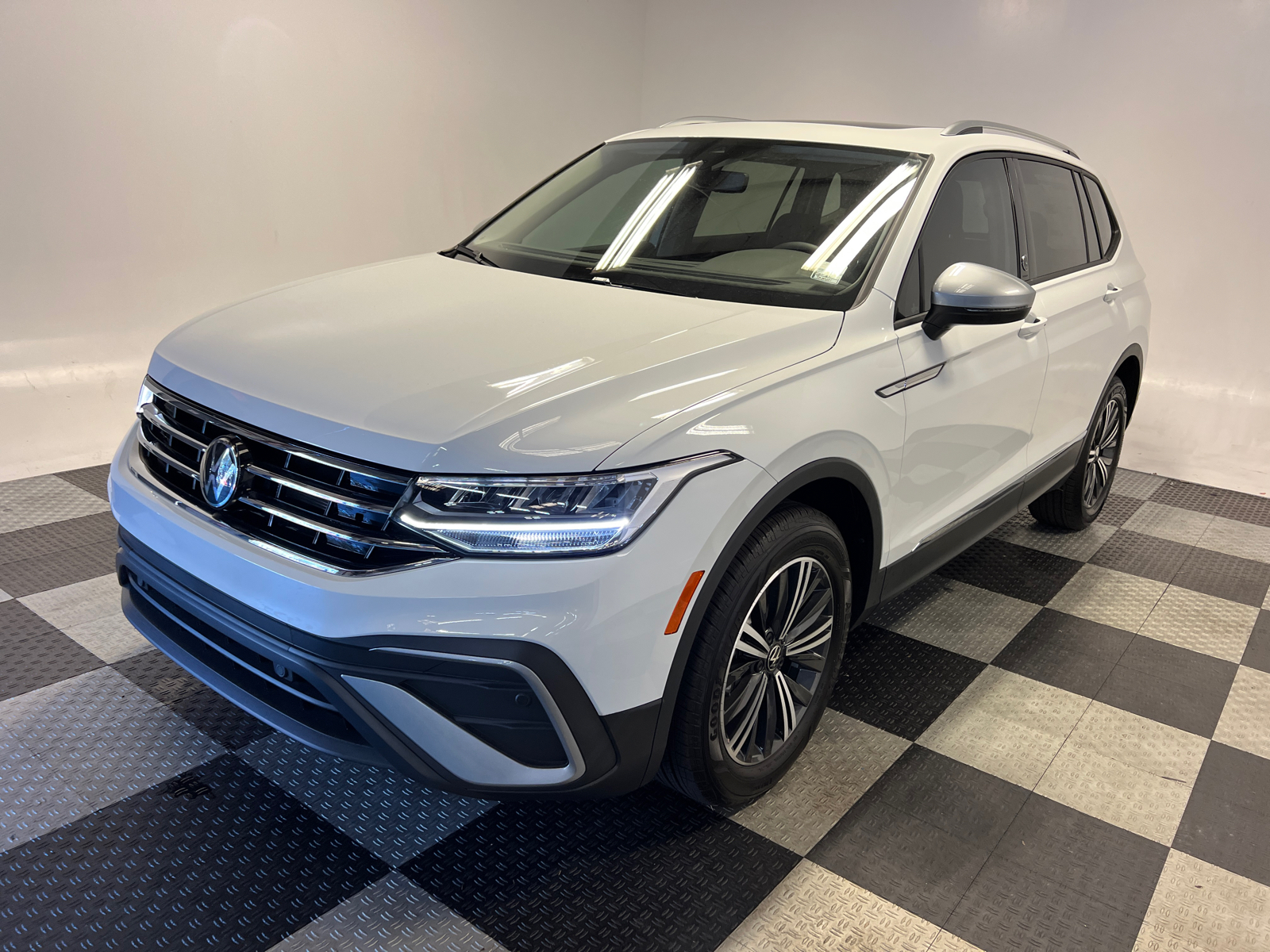 2024 Volkswagen Tiguan Wolfsburg 3