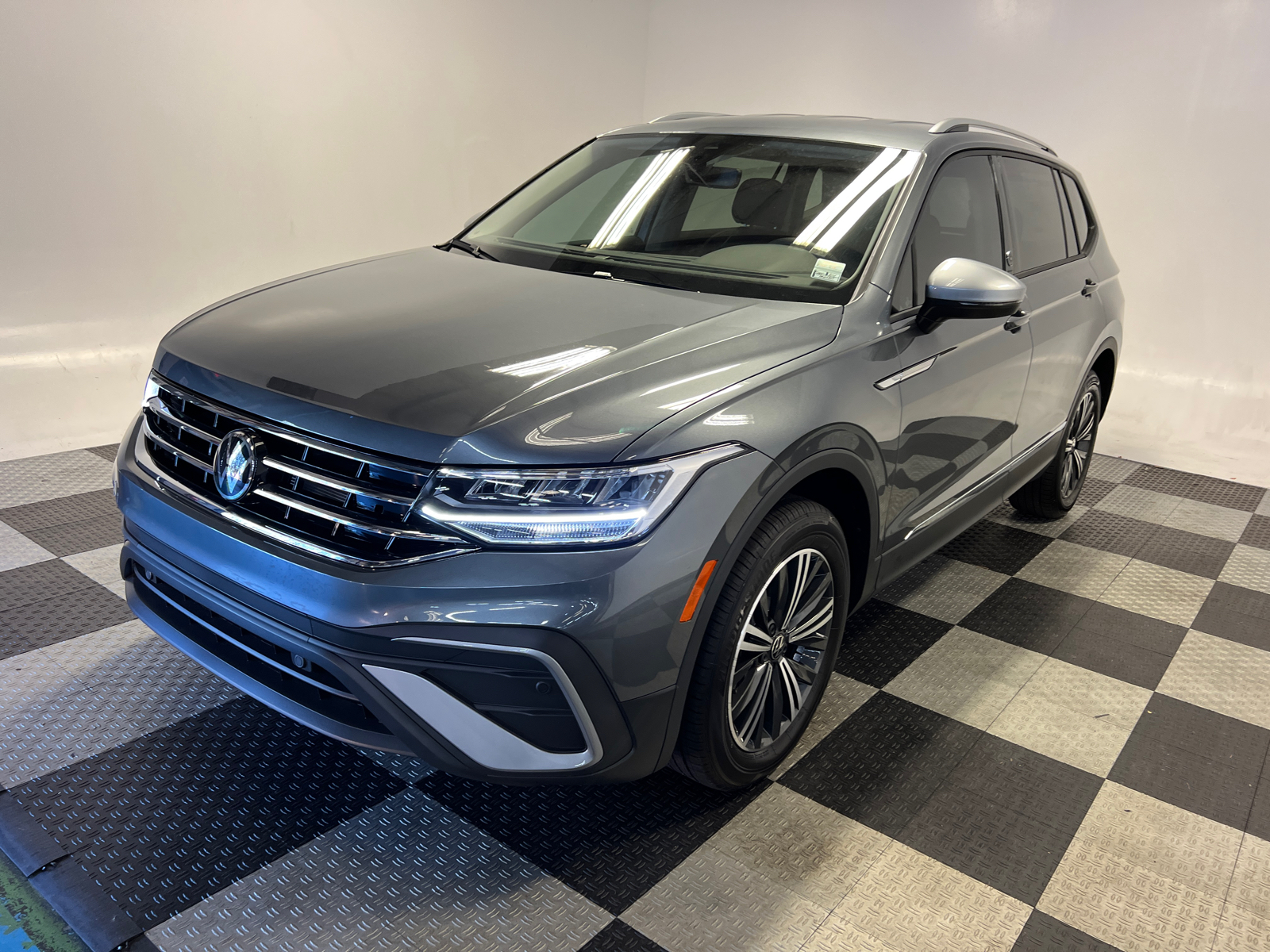 2024 Volkswagen Tiguan Wolfsburg 3