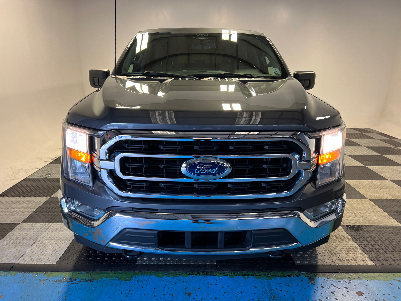 2022 Ford F-150 XLT 2