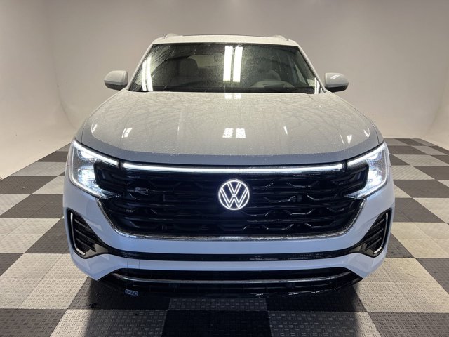 2024 Volkswagen Atlas Cross Sport 2.0T SEL R-Line 2