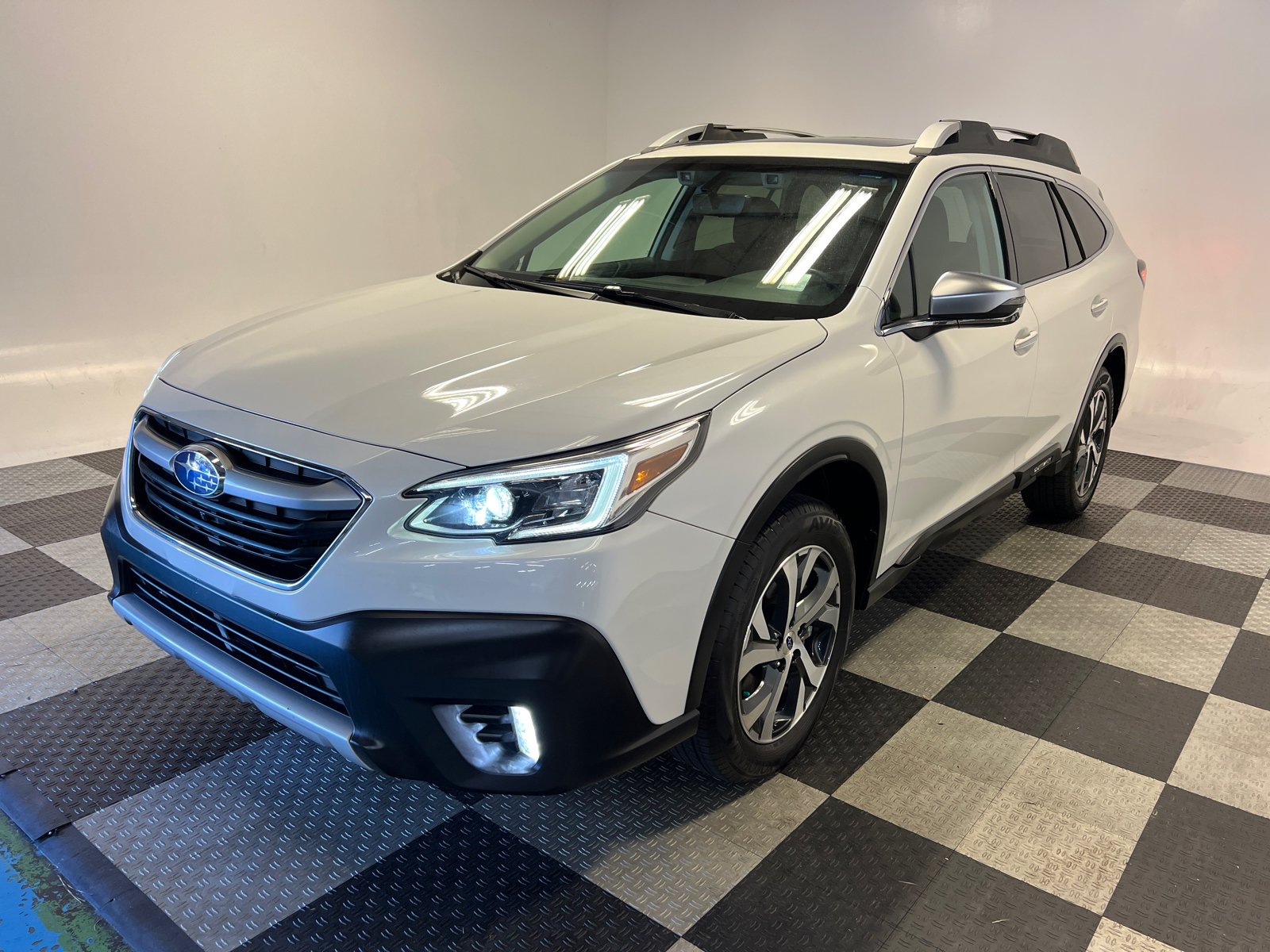 2022 Subaru Outback Touring 3