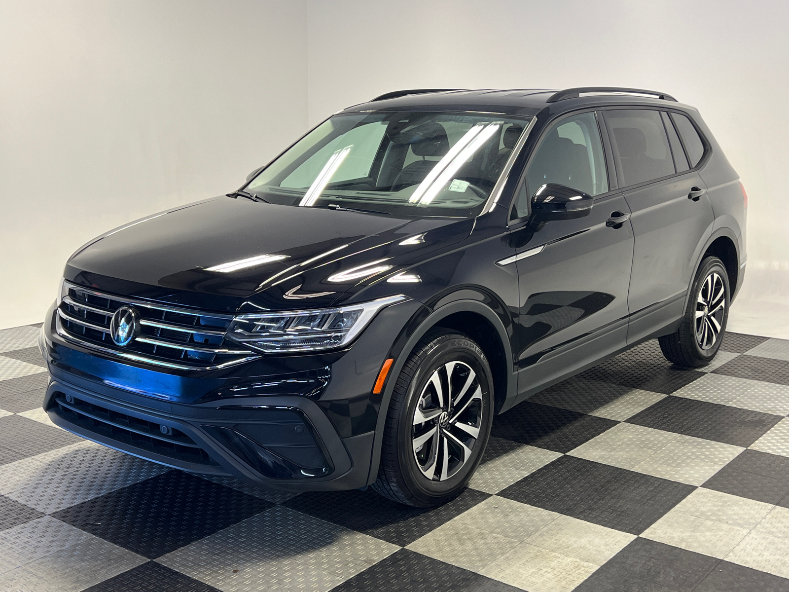 2023 Volkswagen Tiguan 2.0T S 3