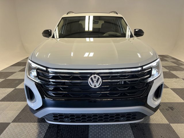 2024 Volkswagen Atlas 2.0T Peak Edition SEL 2