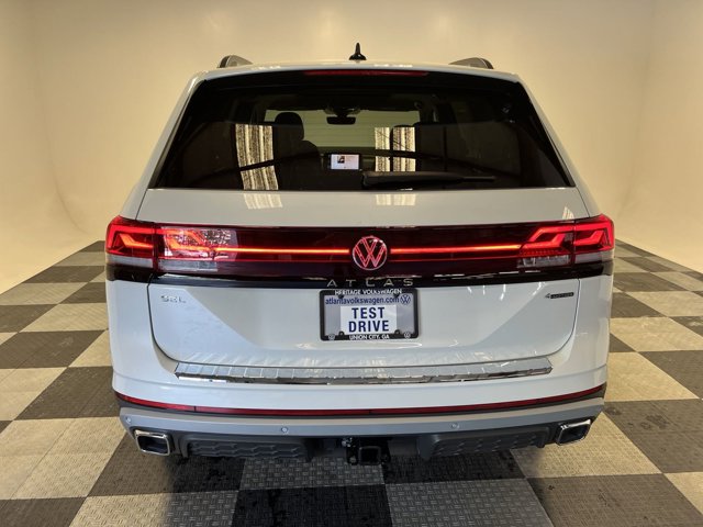 2024 Volkswagen Atlas 2.0T Peak Edition SEL 4