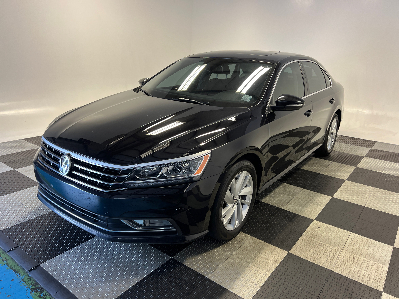 2018 Volkswagen Passat 2.0T SE 3