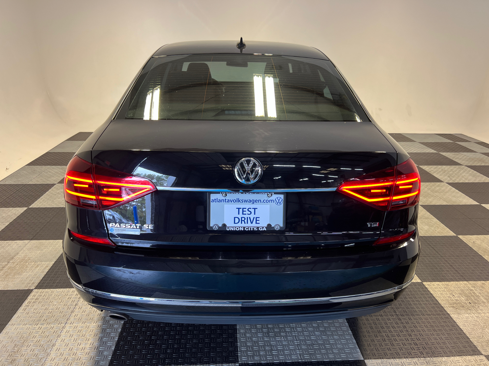 2018 Volkswagen Passat 2.0T SE 4