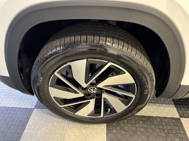 2024 Volkswagen Atlas 2.0T SEL 9