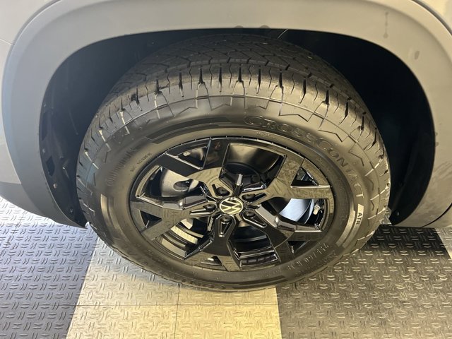 2024 Volkswagen Atlas 2.0T Peak Edition SEL 9