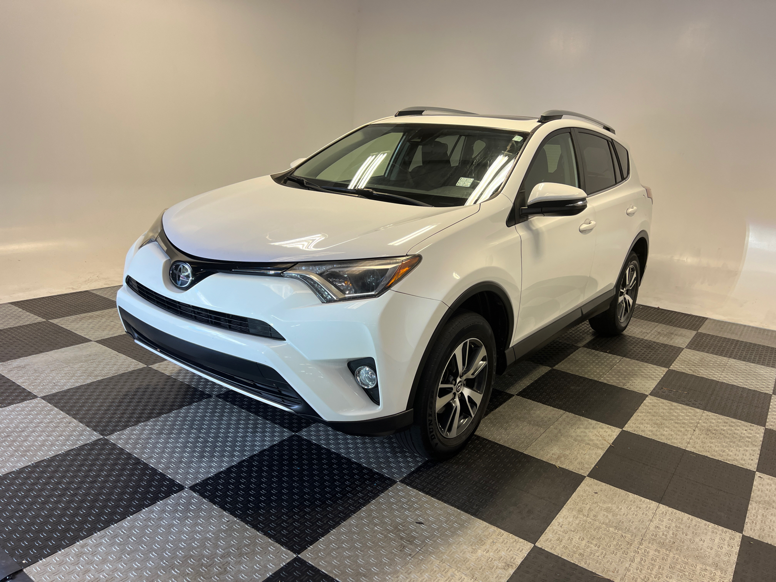 2018 Toyota RAV4 XLE 3