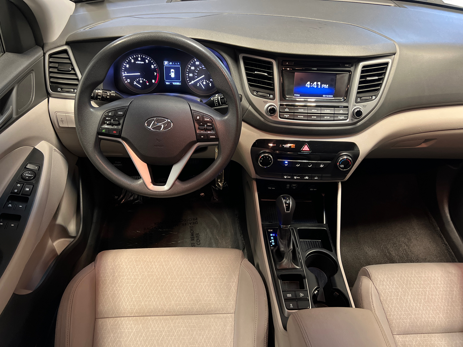 2016 Hyundai Tucson SE 18