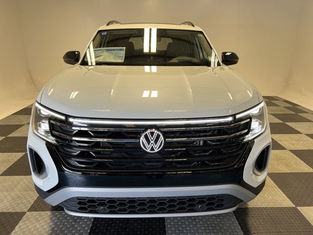 2024 Volkswagen Atlas 2.0T Peak Edition SEL 2