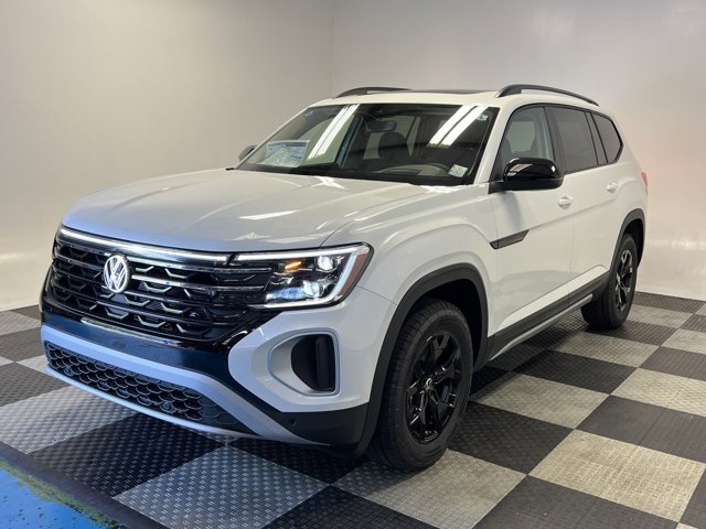 2024 Volkswagen Atlas 2.0T Peak Edition SEL 3