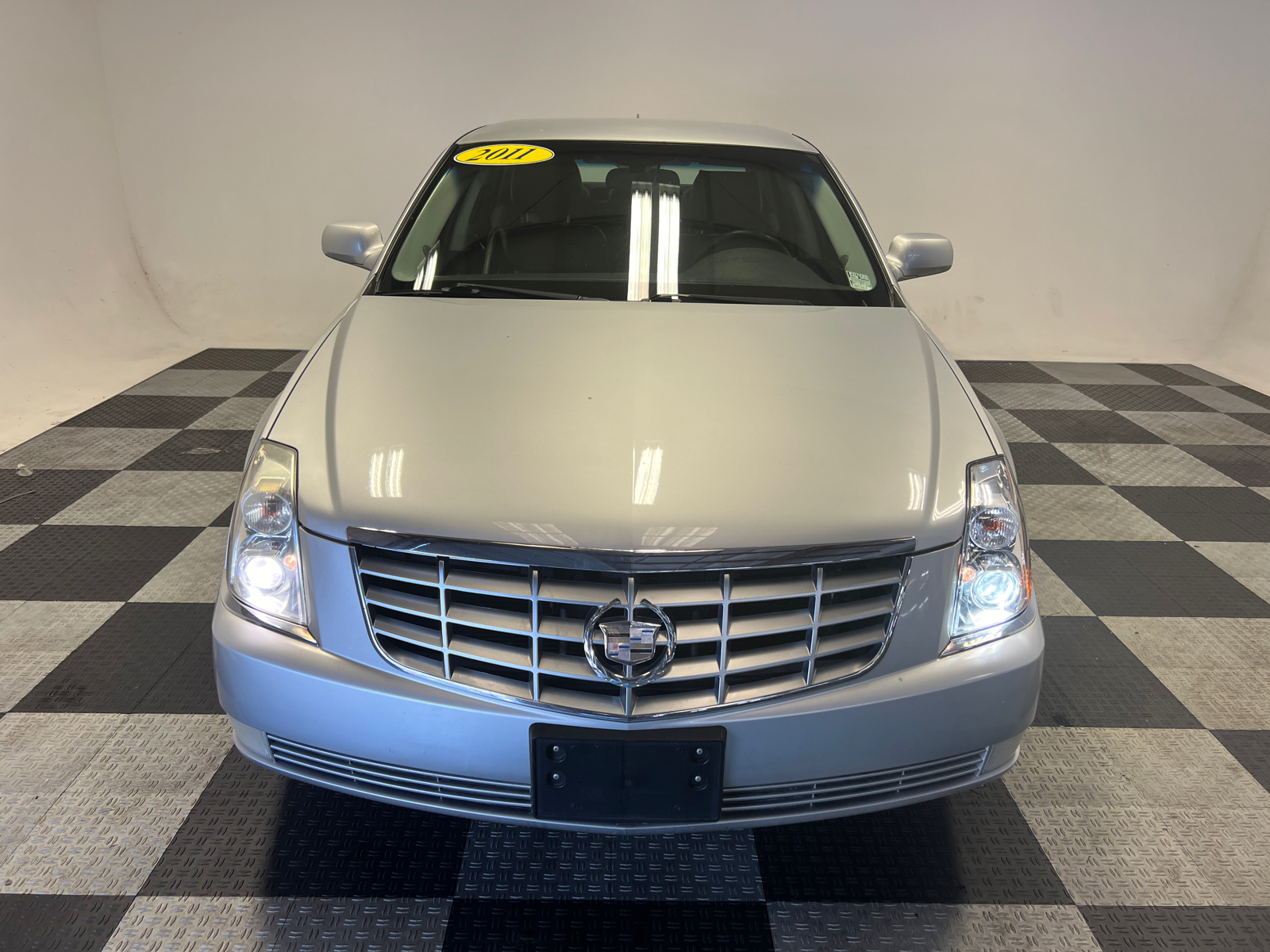 2011 Cadillac DTS Base 2