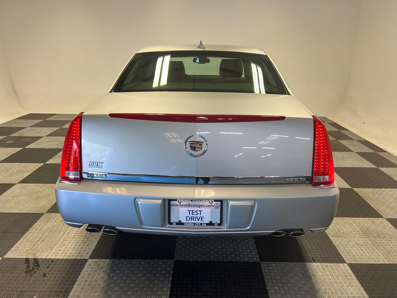 2011 Cadillac DTS Base 4