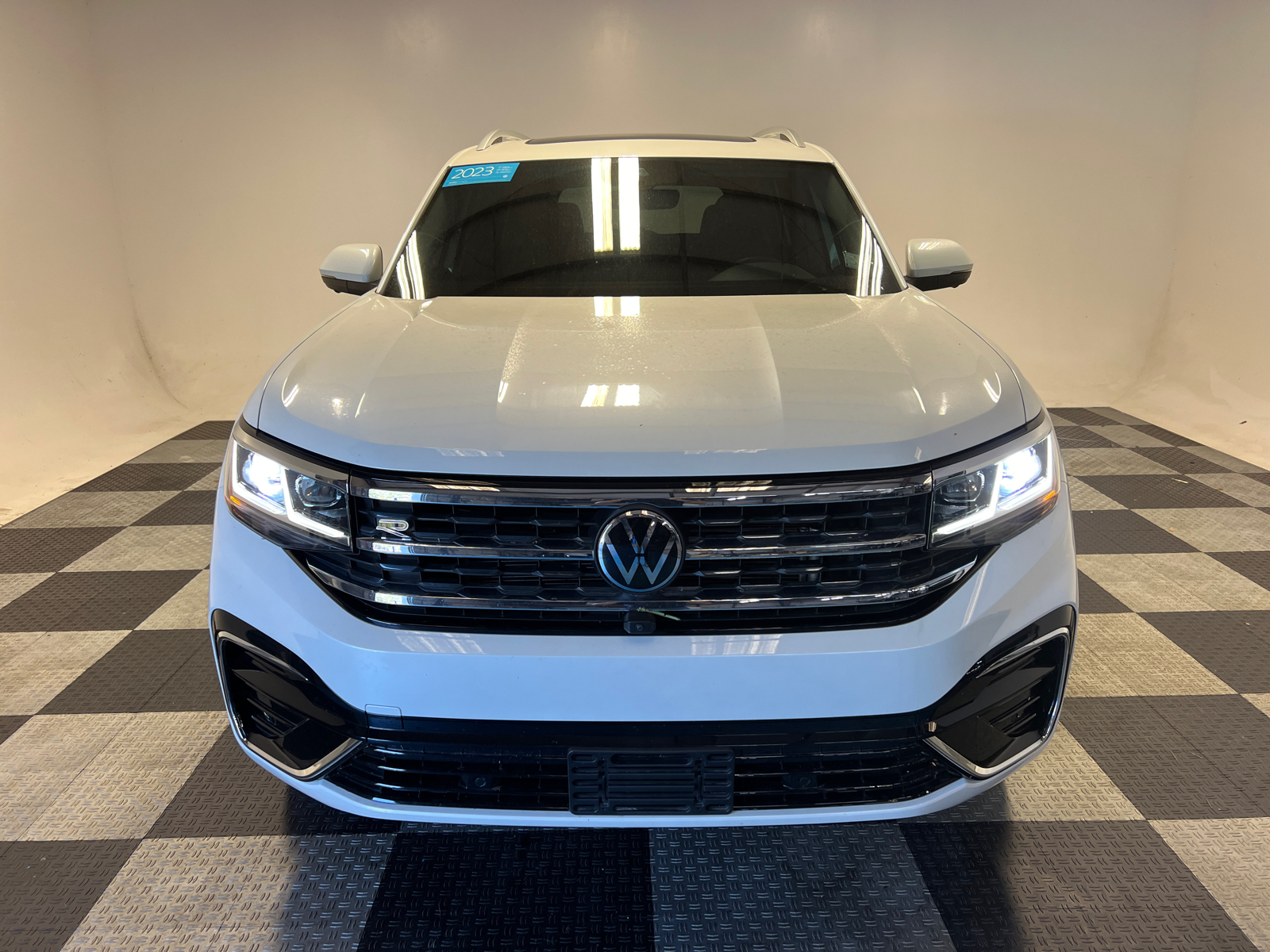 2023 Volkswagen Atlas 3.6L V6 SEL Premium R-Line 2