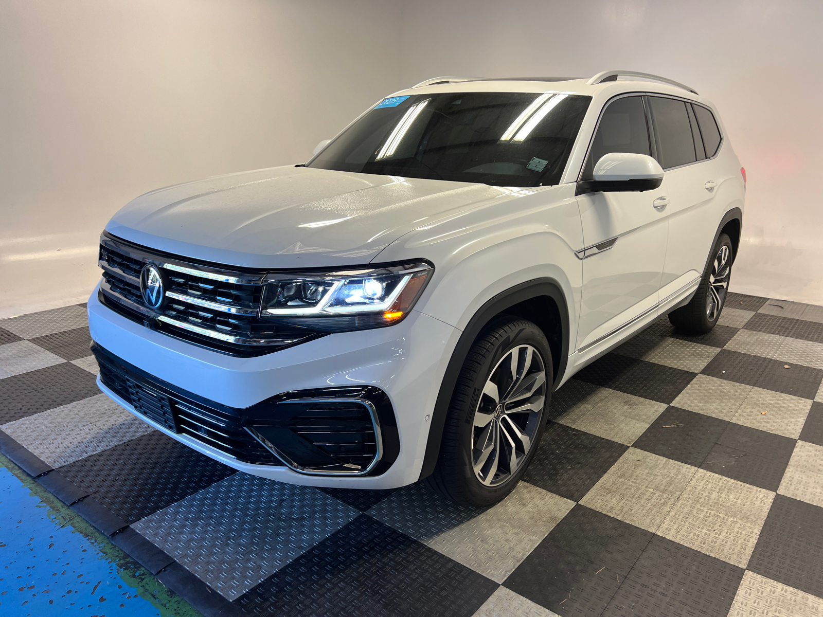 2023 Volkswagen Atlas 3.6L V6 SEL Premium R-Line 3