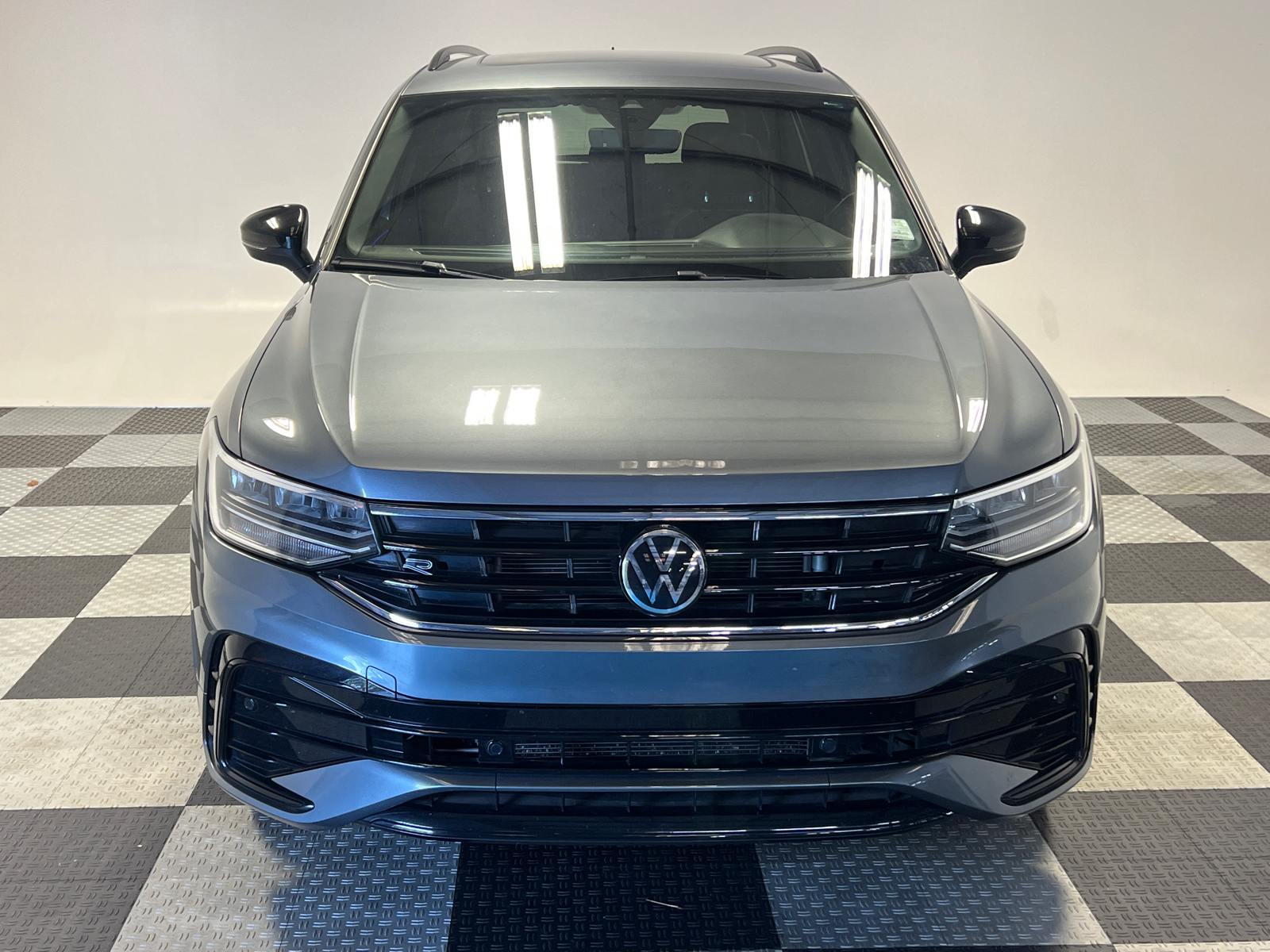 2022 Volkswagen Tiguan 2.0T SE R-Line Black 2