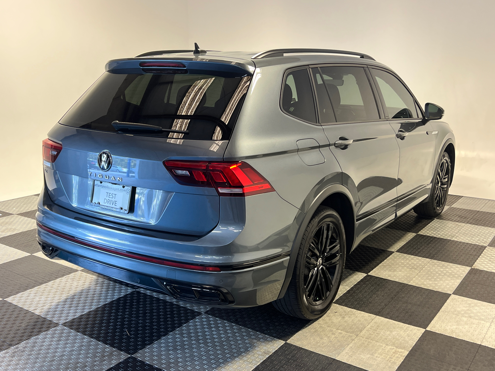 2022 Volkswagen Tiguan 2.0T SE R-Line Black 6