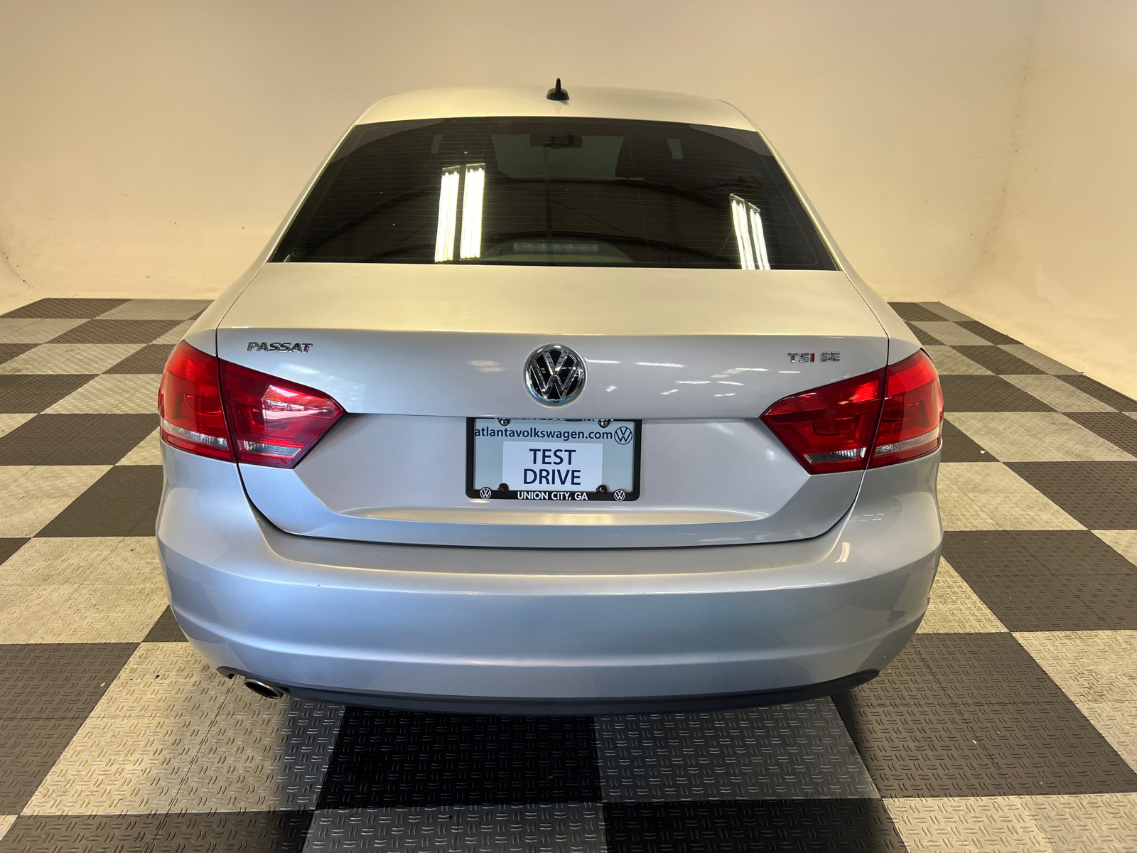 2014 Volkswagen Passat 1.8T SE 4