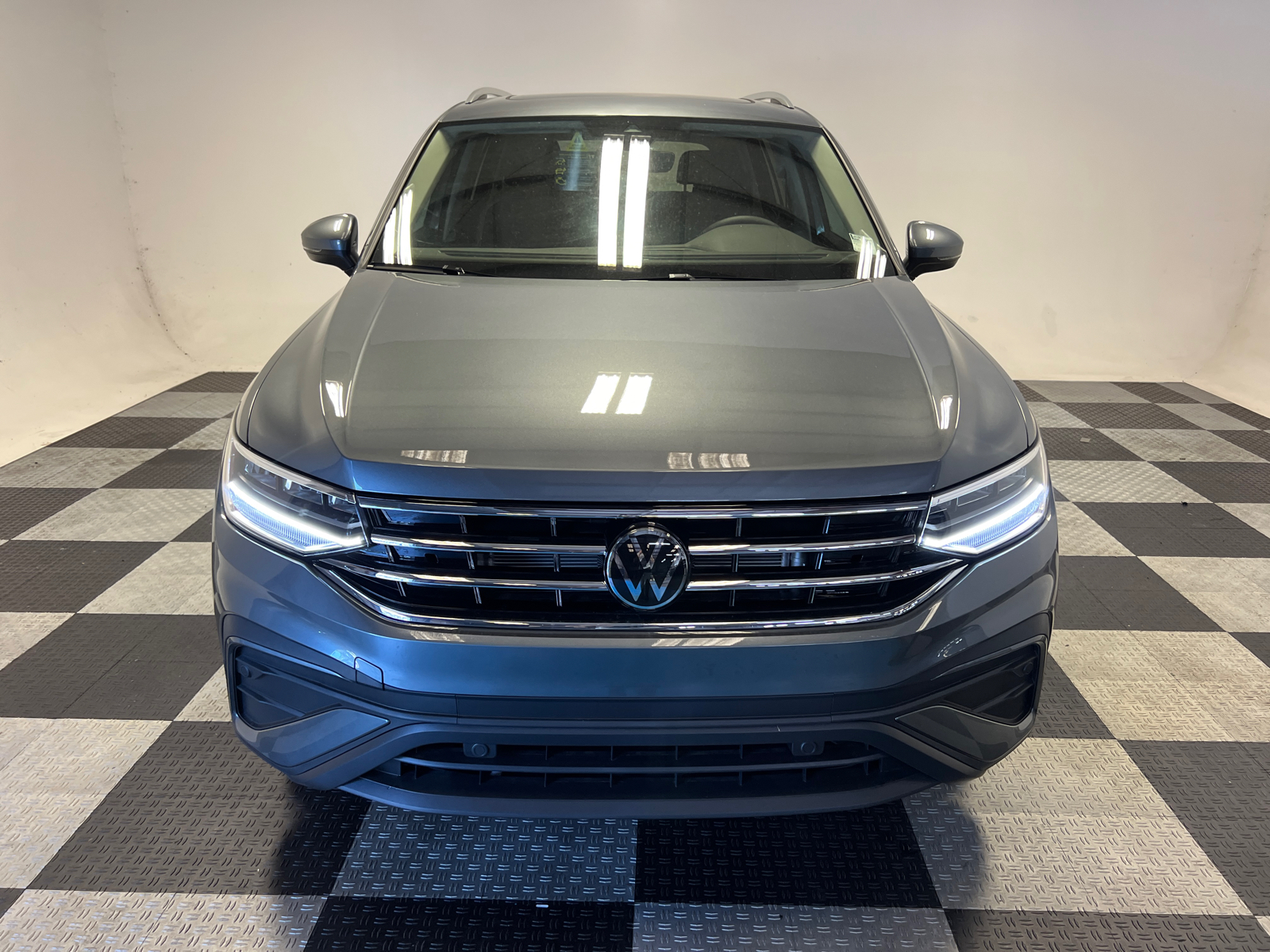 2024 Volkswagen Tiguan 2.0T SE 2