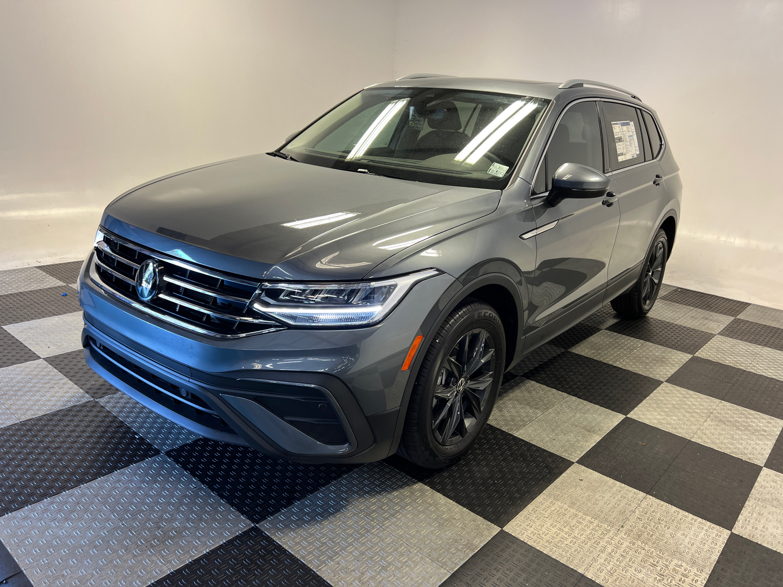 2024 Volkswagen Tiguan 2.0T SE 3