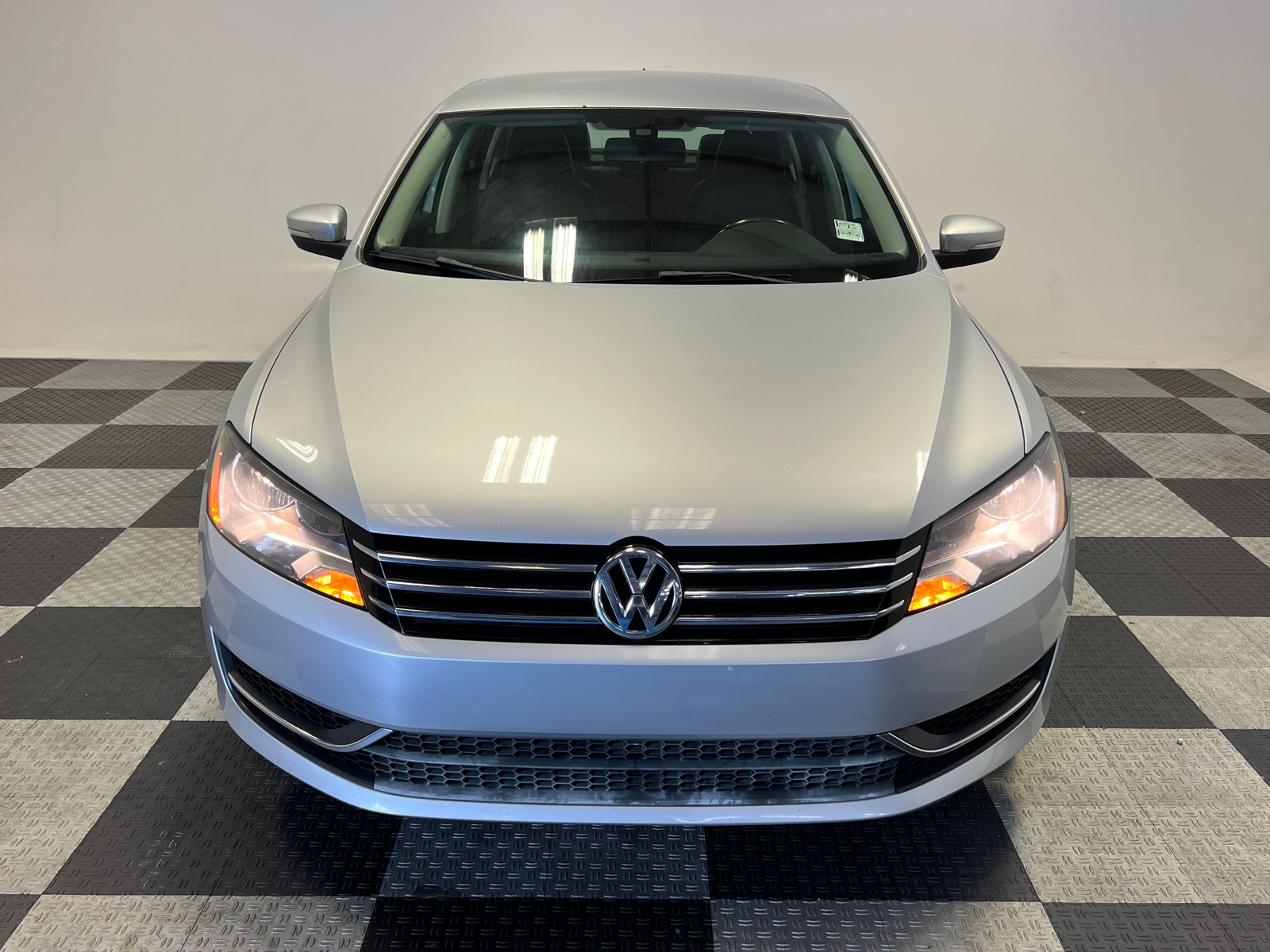 2014 Volkswagen Passat 1.8T Wolfsburg Edition 2