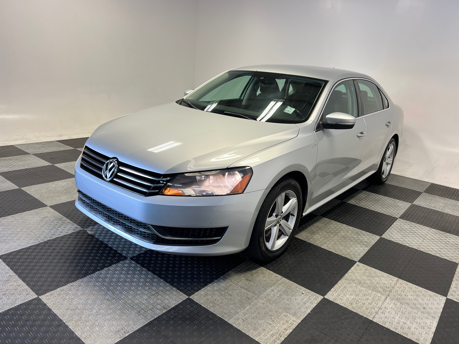 2014 Volkswagen Passat 1.8T Wolfsburg Edition 3