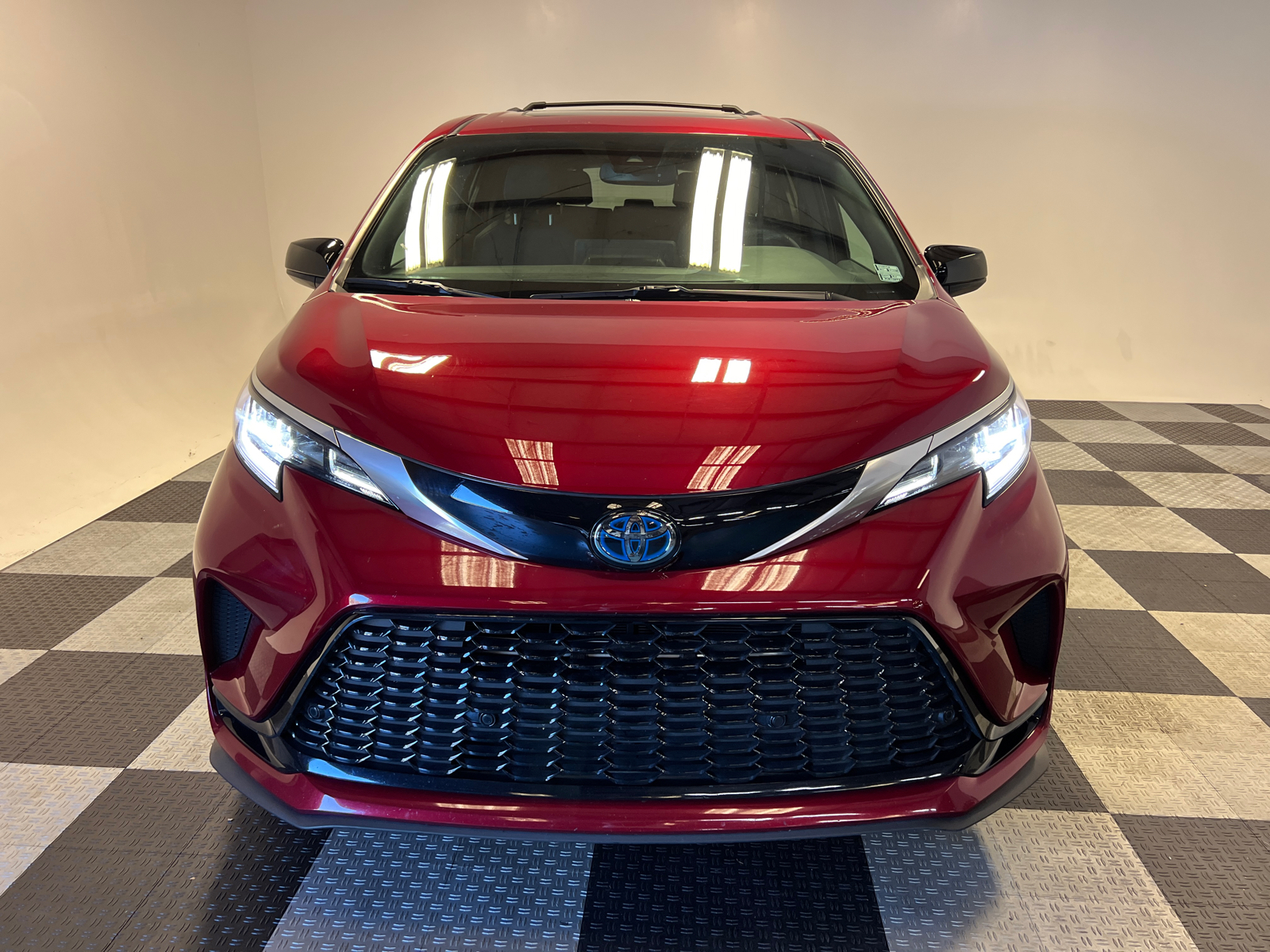 2021 Toyota Sienna XSE 2