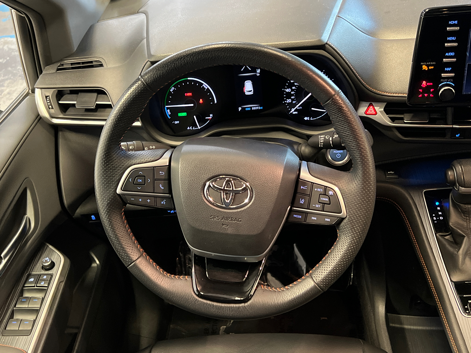 2021 Toyota Sienna XSE 19