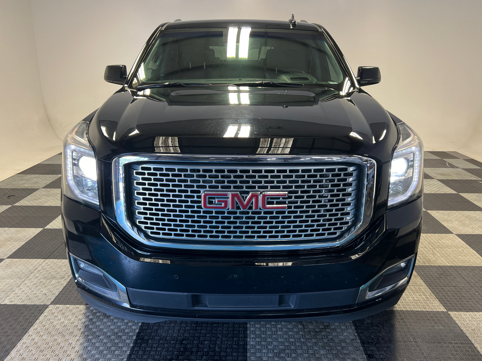 2017 GMC Yukon Denali 2