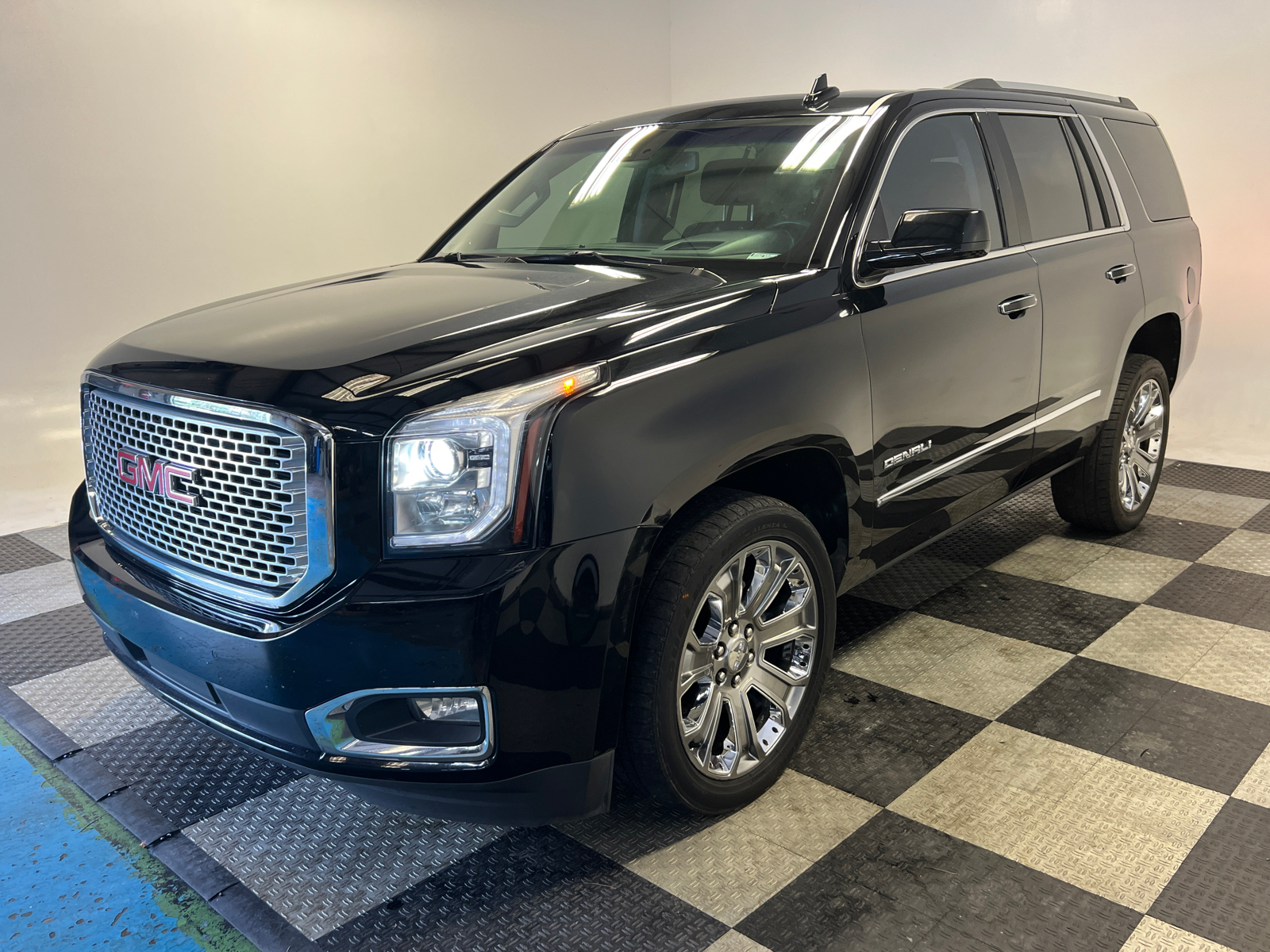 2017 GMC Yukon Denali 3