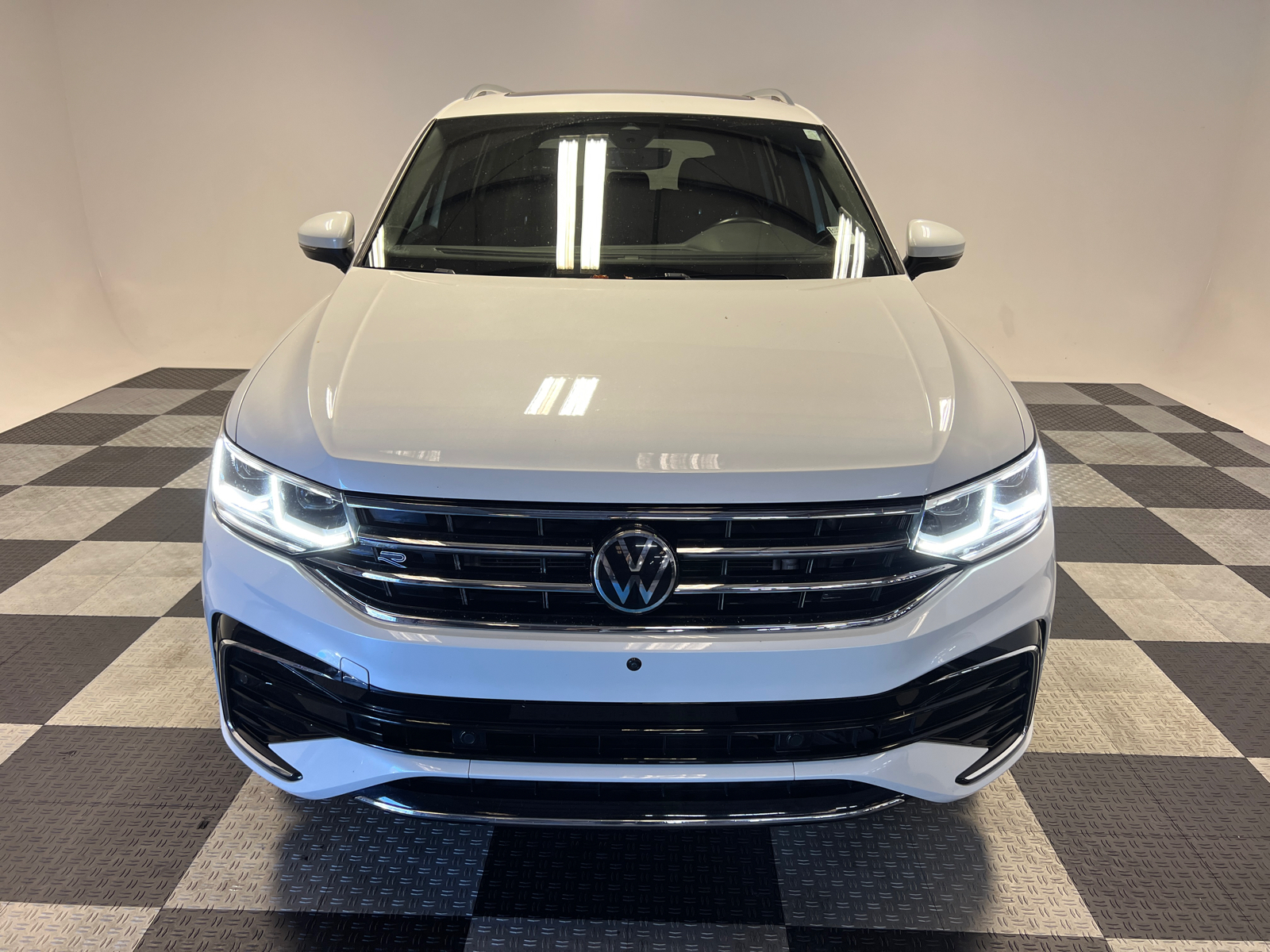 2022 Volkswagen Tiguan 2.0T SEL R-Line 2