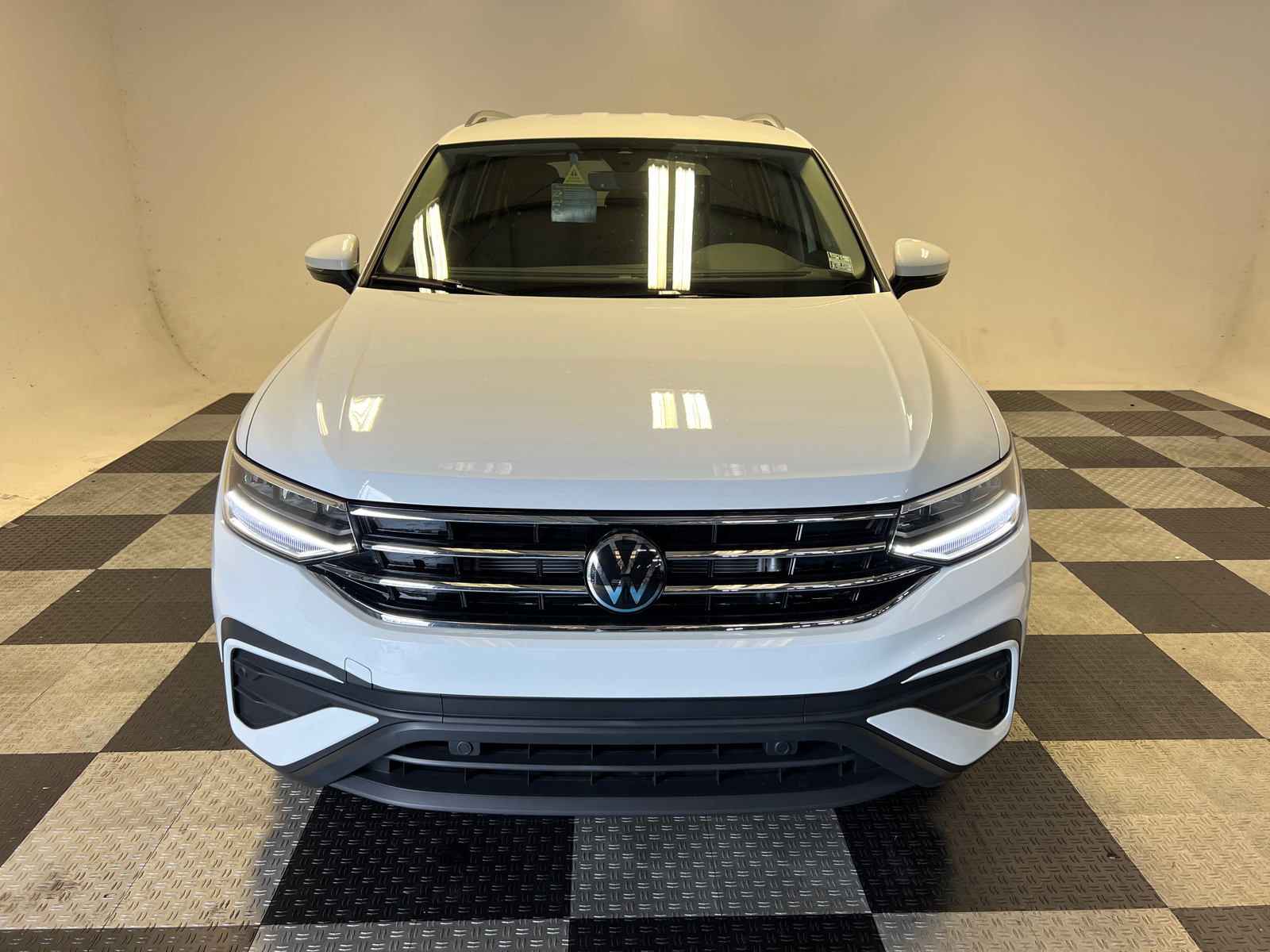 2024 Volkswagen Tiguan 2.0T SE 2