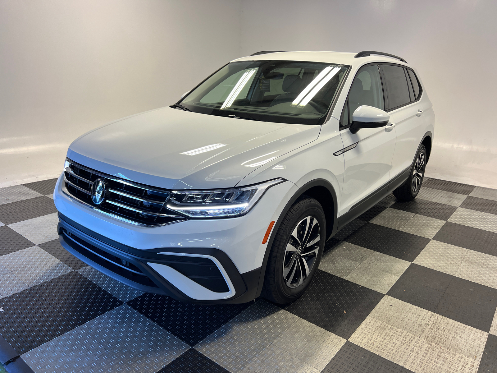 2024 Volkswagen Tiguan 2.0T S 3