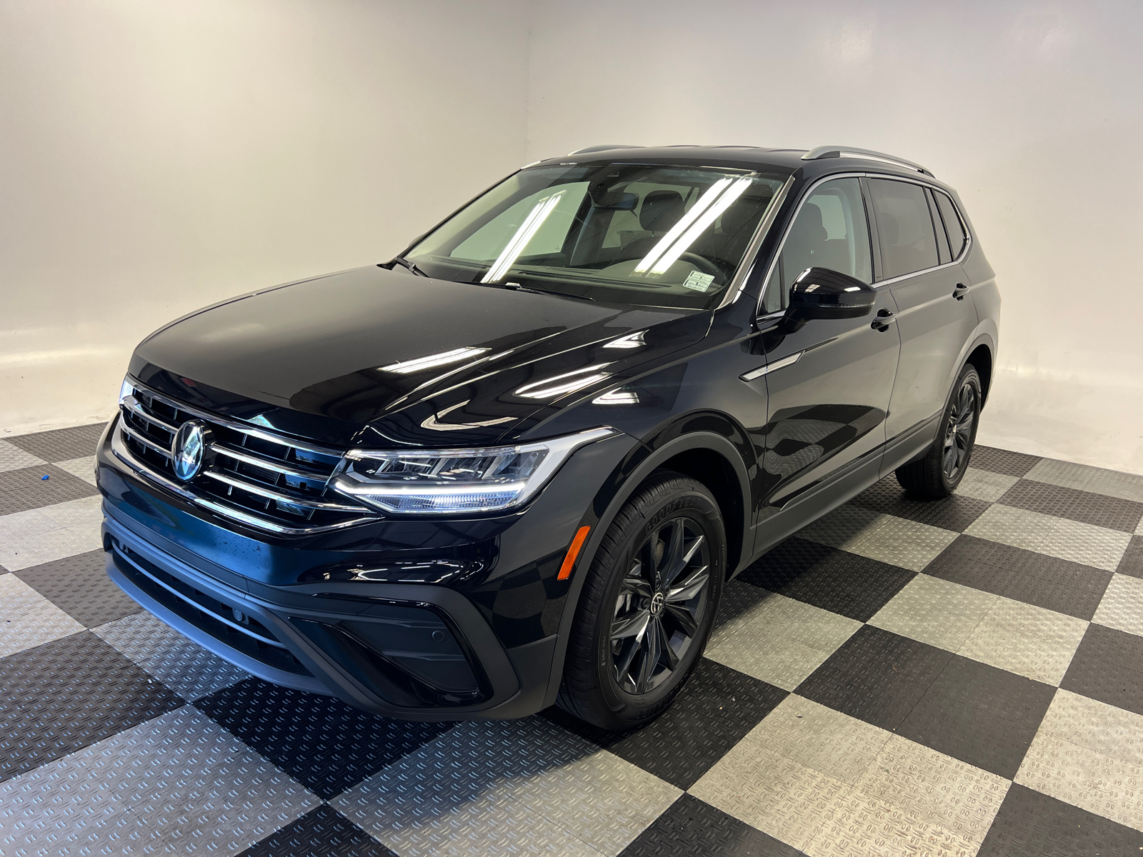 2024 Volkswagen Tiguan 2.0T SE 3