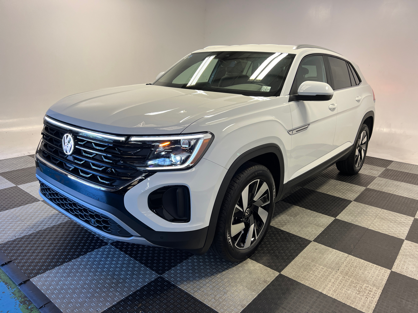 2024 Volkswagen Atlas Cross Sport 2.0T SE w/Technology 3