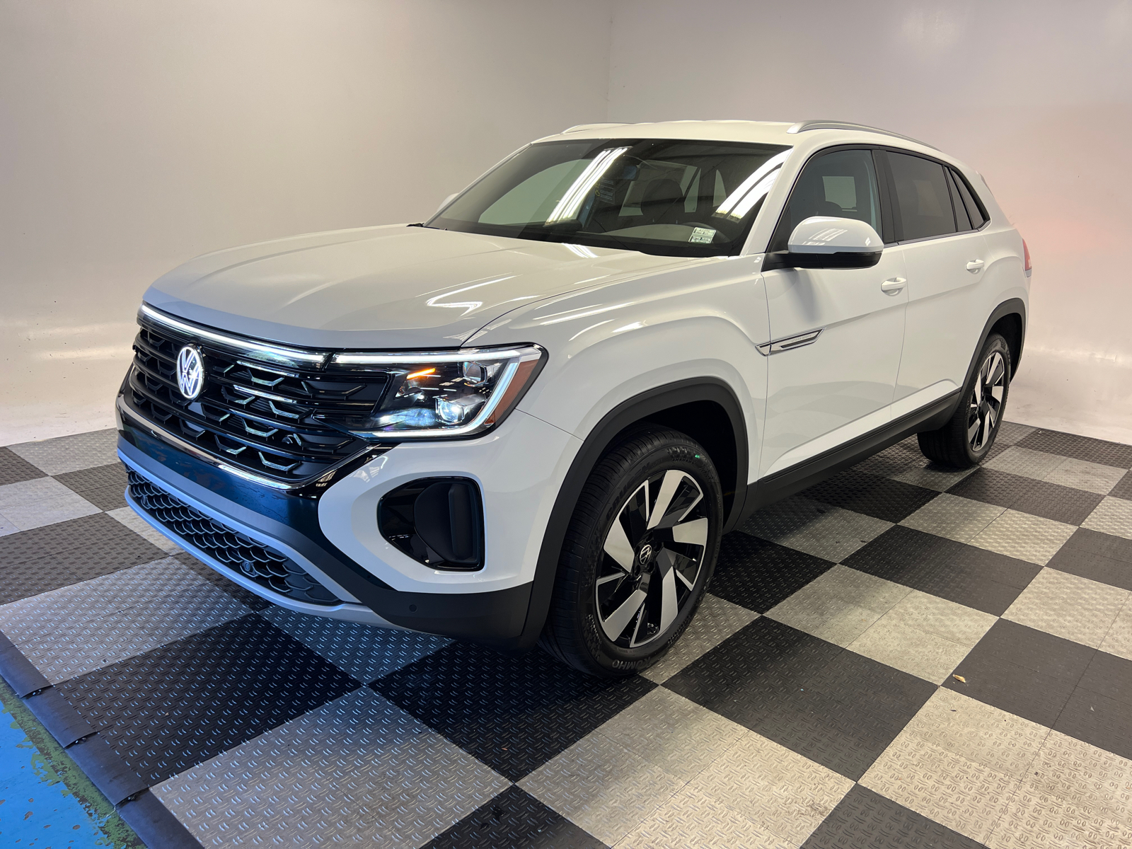 2024 Volkswagen Atlas Cross Sport 2.0T SE w/Technology 3