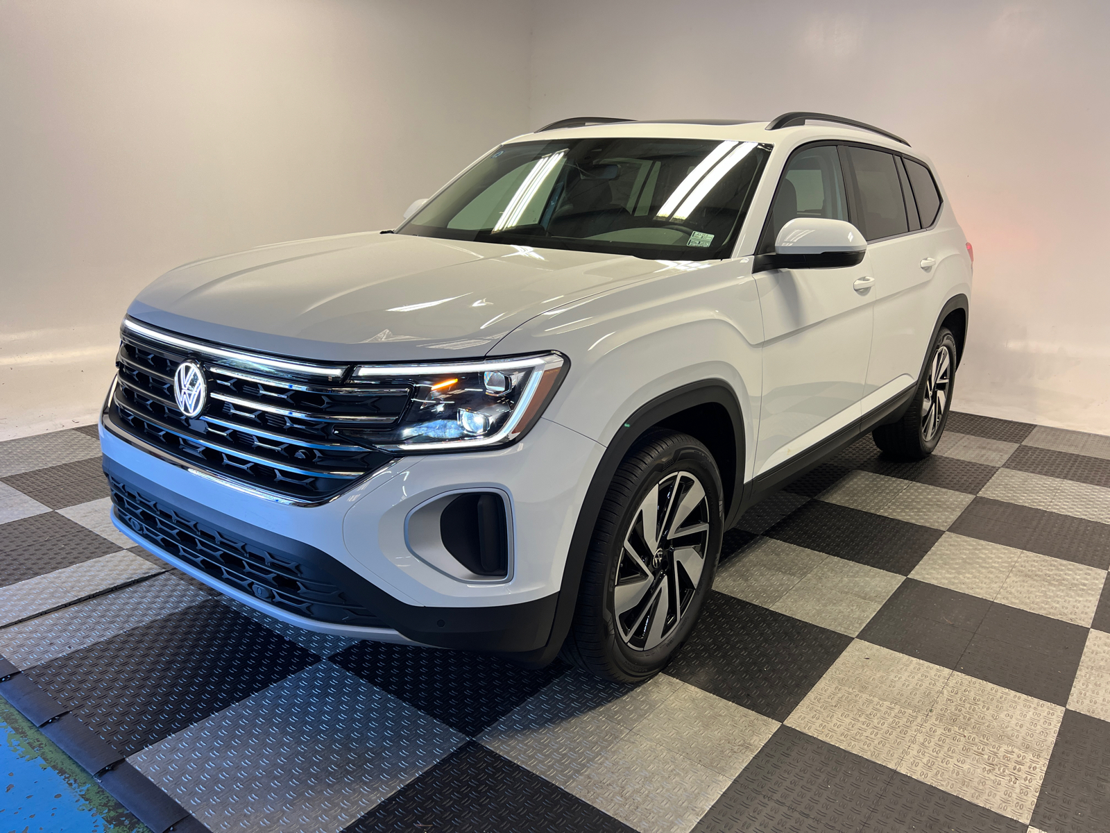 2024 Volkswagen Atlas 2.0T SE w/Technology 3