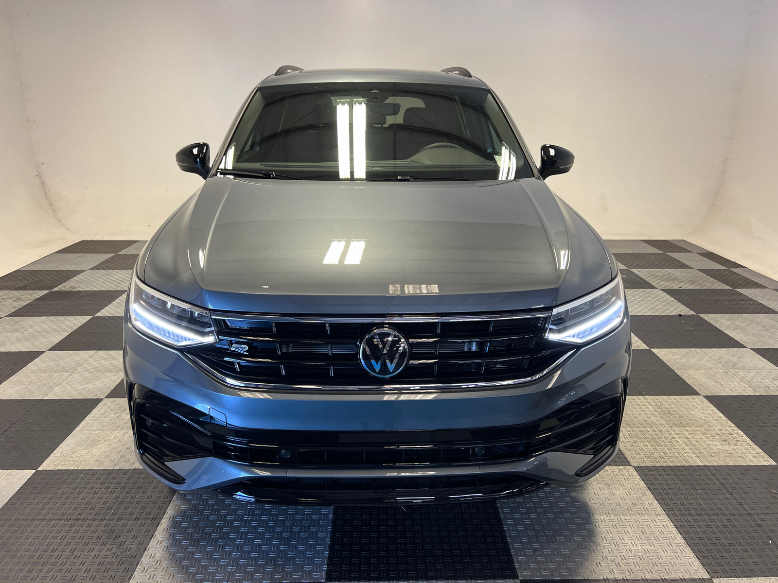 2024 Volkswagen Tiguan 2.0T SE R-Line Black 2