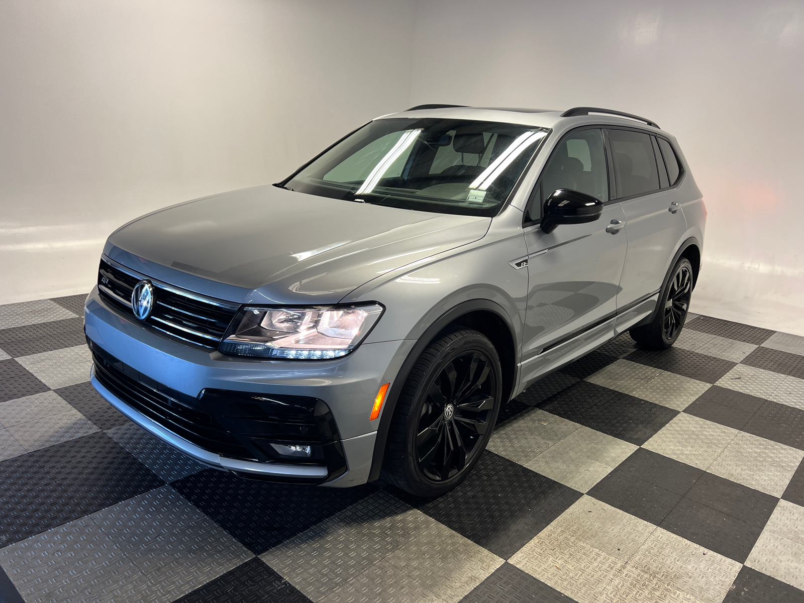 2021 Volkswagen Tiguan 2.0T SE R-Line Black 3