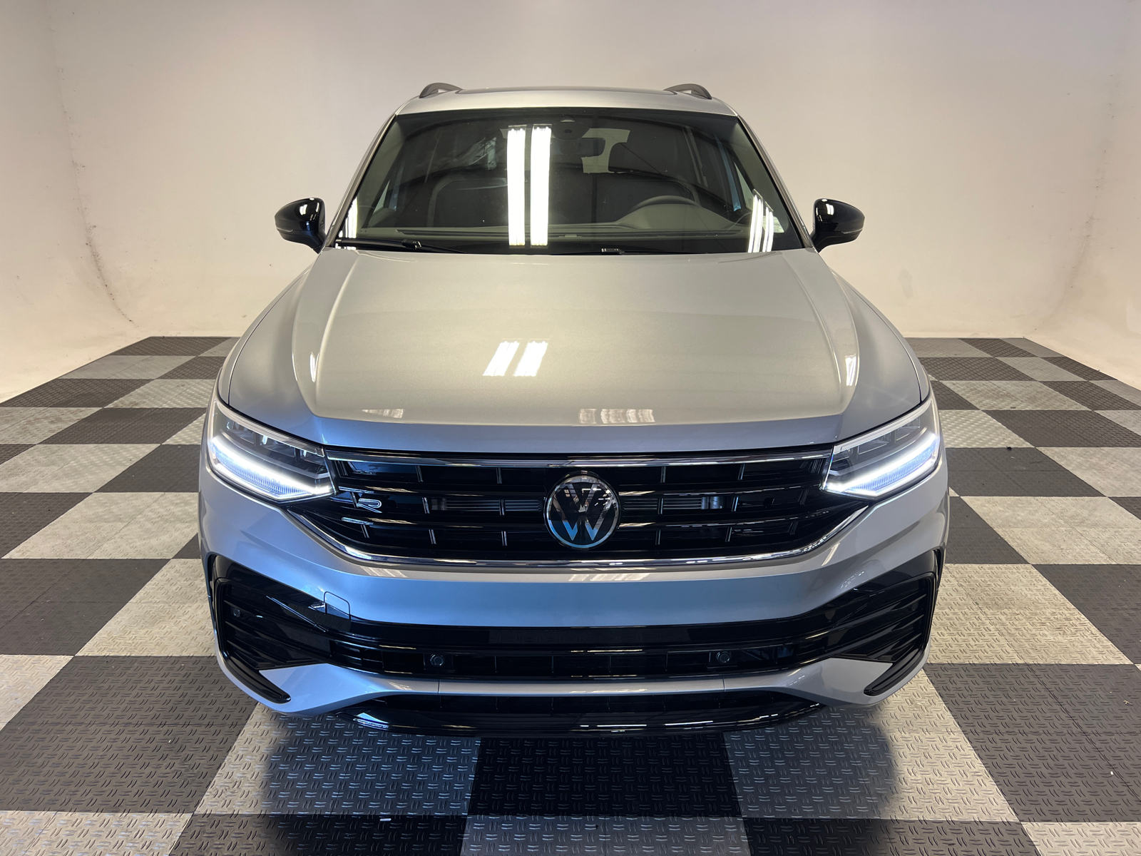 2024 Volkswagen Tiguan 2.0T SE R-Line Black 2