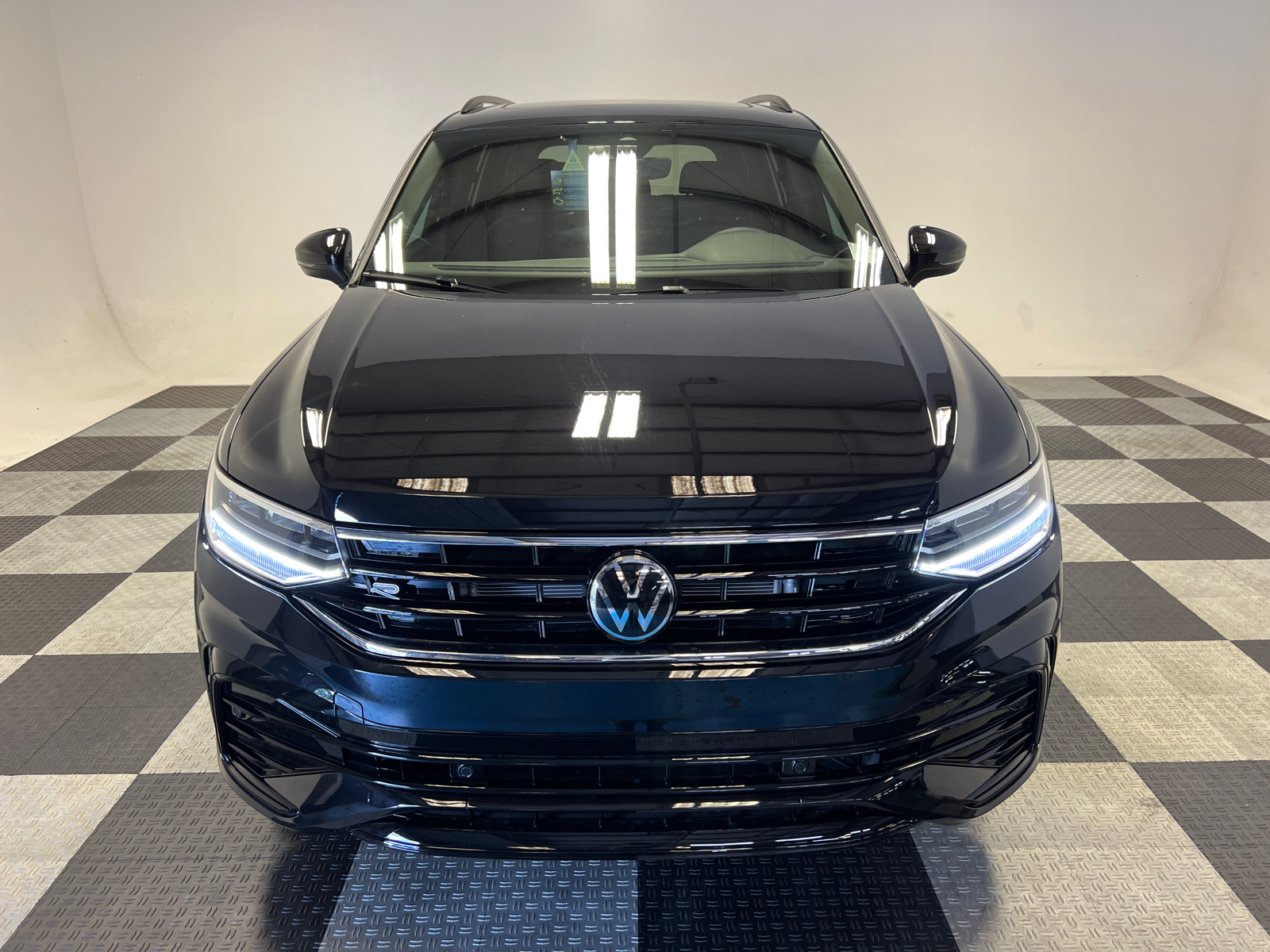 2024 Volkswagen Tiguan 2.0T SE R-Line Black 2