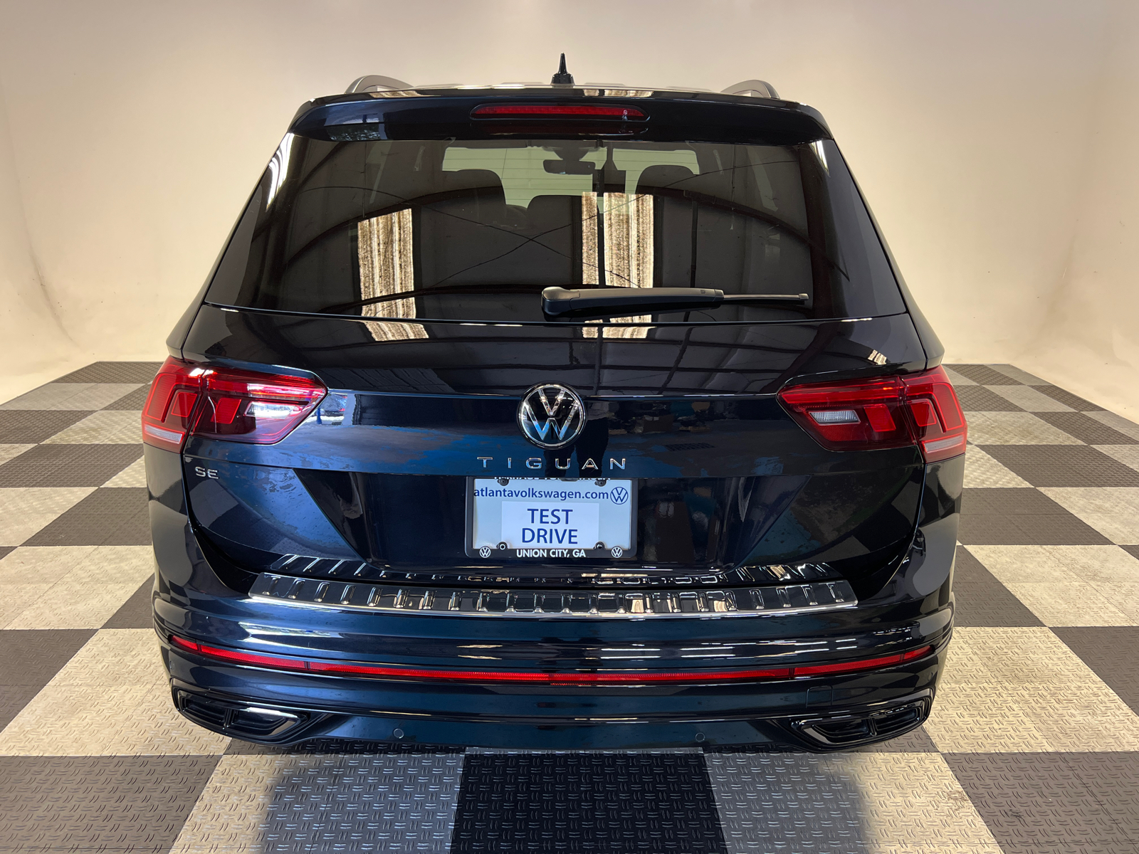 2024 Volkswagen Tiguan 2.0T SE R-Line Black 4